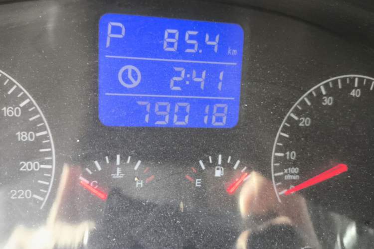 Used Chery Tiggo 3 2014 1.6L CVT ZhiShang Edition Odometer Close Up