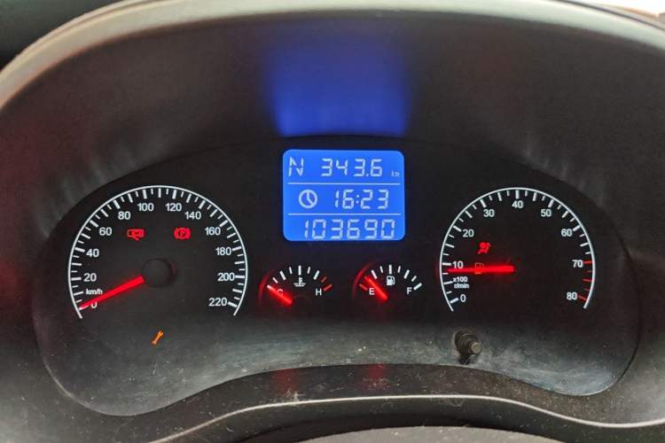 Used Chery Tiggo 3 2014 1.6L CVT Luxury Edition Odometer Close Up