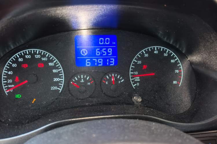Used Chery Tiggo 3 2014 1.6L Manual Zhishang Edition Odometer Close Up