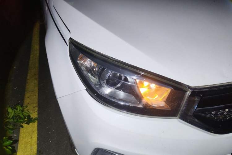 Used Chery Tiggo 3 2014 1.6L CVT ZhiShang Edition Right Front Headlight