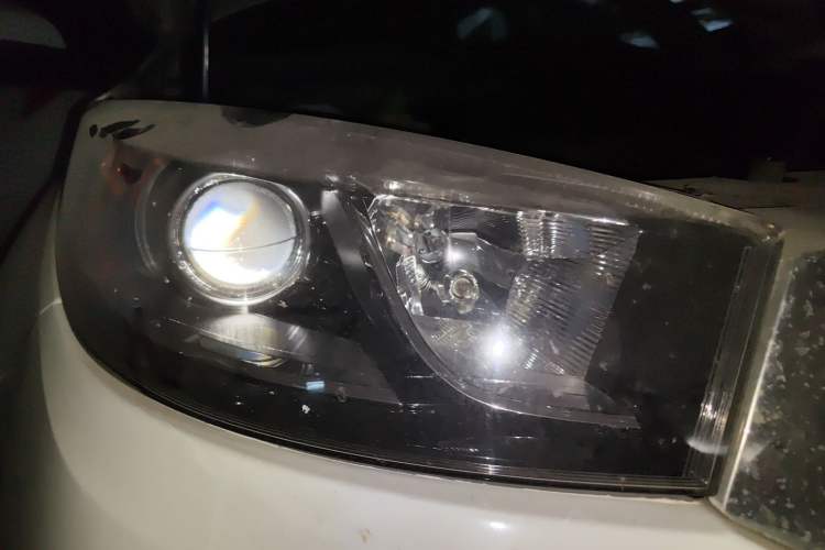 Used Chery Tiggo 3 2014 Magic Edition 1.6L Manual Fashion Version Right Front Headlight