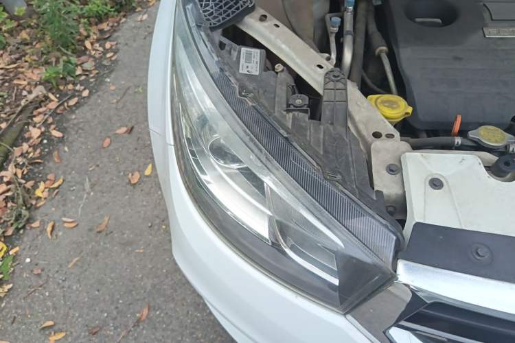 Used Chery Tiggo 3 2014 1.6L CVT ZhiShang Edition Right Front Headlight