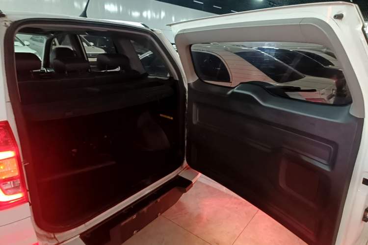 Used Chery Tiggo 3 2014 1.6L Manual Zhishang Edition Trunk