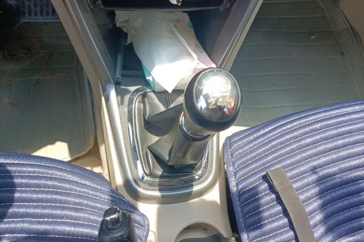 Used Chery Tiggo 3 2014 1.6L Manual Fashion Edition Gear Lever
