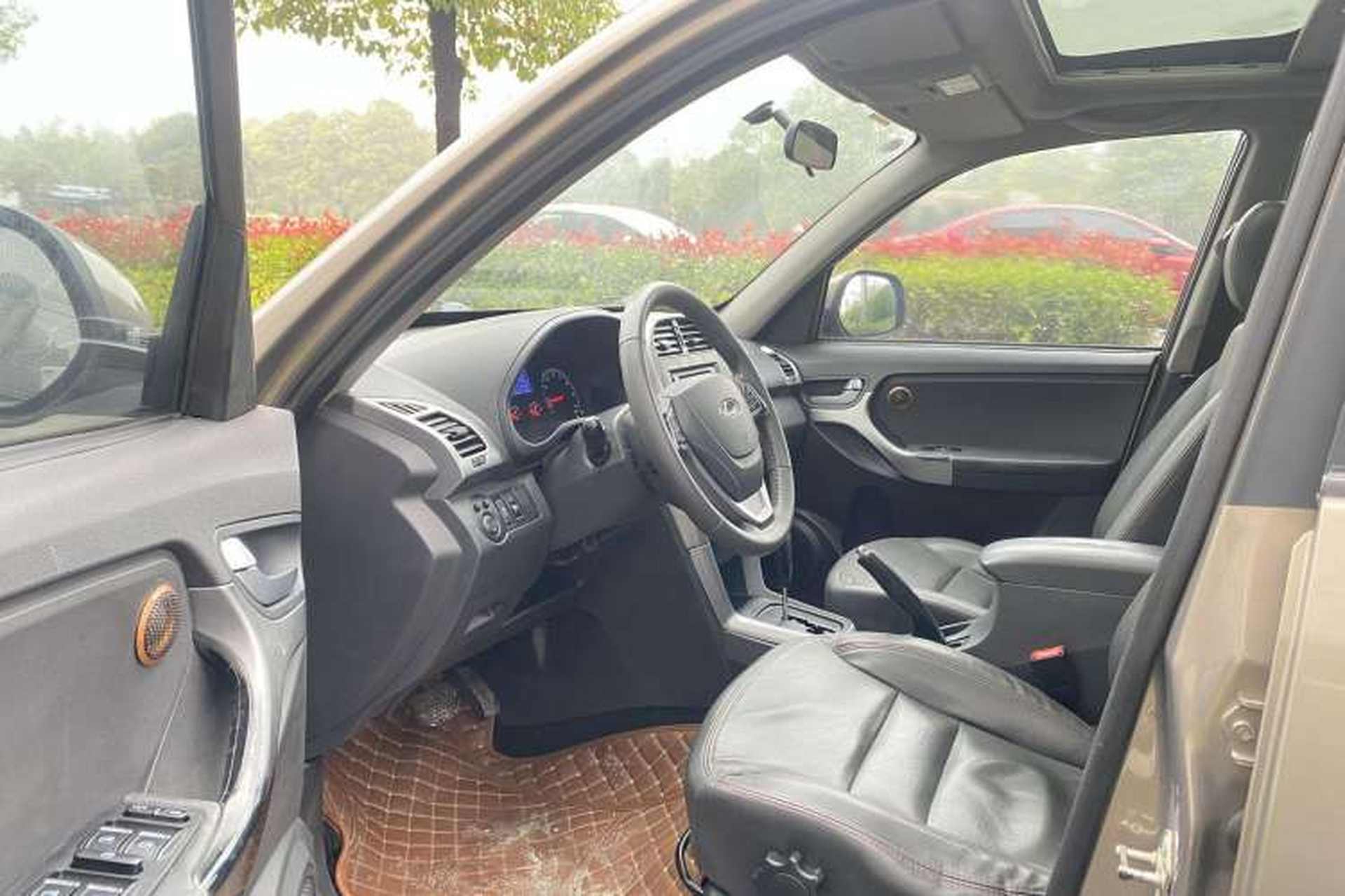 Used Chery Tiggo 3 2014 1.6L CVT ZhiShang Edition Interior 2