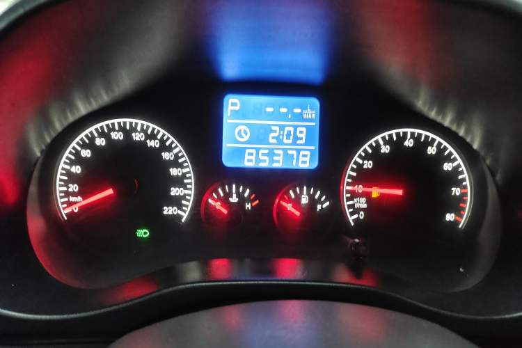 Used Chery Tiggo 3 2014 1.6L CVT ZhiShang Edition Odometer Close Up