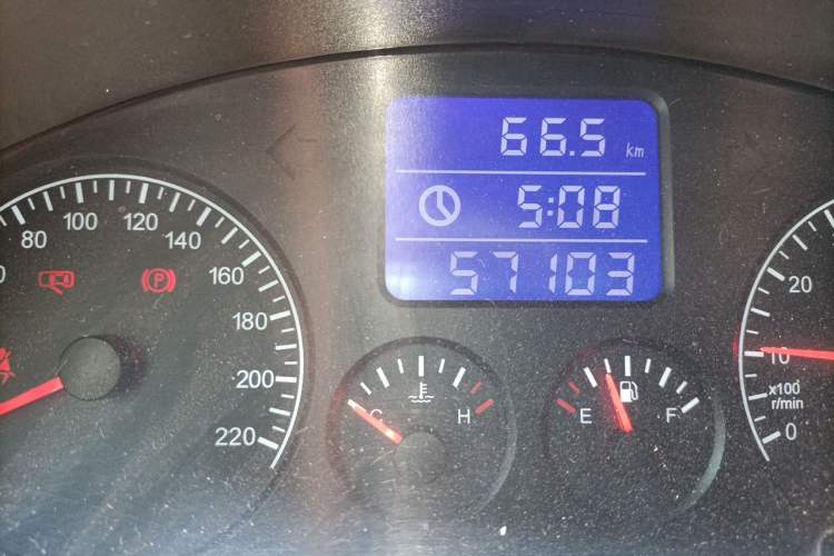Used Chery Tiggo 3 2014 1.6L Manual Fashion Edition Odometer Close Up