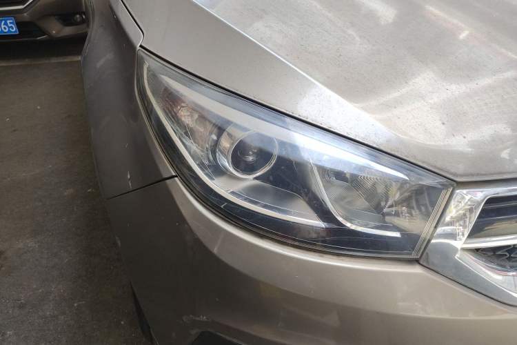 Used Chery Tiggo 3 2014 1.6L CVT ZhiShang Edition Right Front Headlight