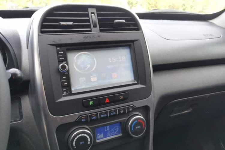 Used Chery Tiggo 3 2015 1.6L CVT ZhiShang Commemorative Edition Audio And AC Panel