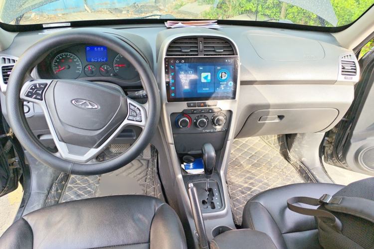 Used Chery Tiggo 3 2015 1.6L CVT Fashion Sport Edition Center Console