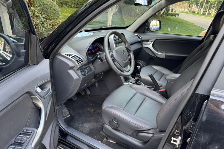 Used Chery Tiggo 3 2015 1.6L Manual Zhishang Commemorative Edition Interior 2
