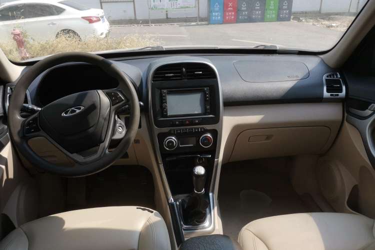 Used Chery Tiggo 3 2015 1.6L Manual Zhishang Sport Edition Center Console