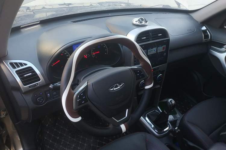Used Chery Tiggo 3 2015 1.6L Manual Zhishang Commemorative Edition Center Console
