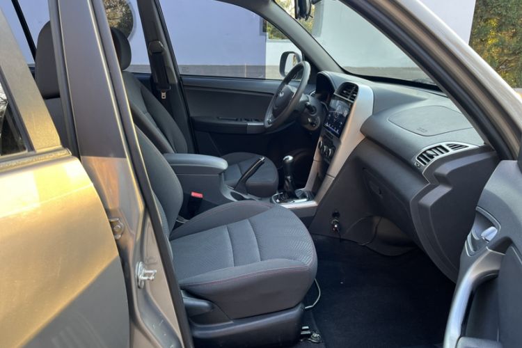 Used Chery Tiggo 3 2015 1.6L Manual Fashion Sport Edition Interior 10
