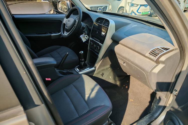 Used Chery Tiggo 3 2015 1.6L Manual Fashion Sport Edition Interior 10