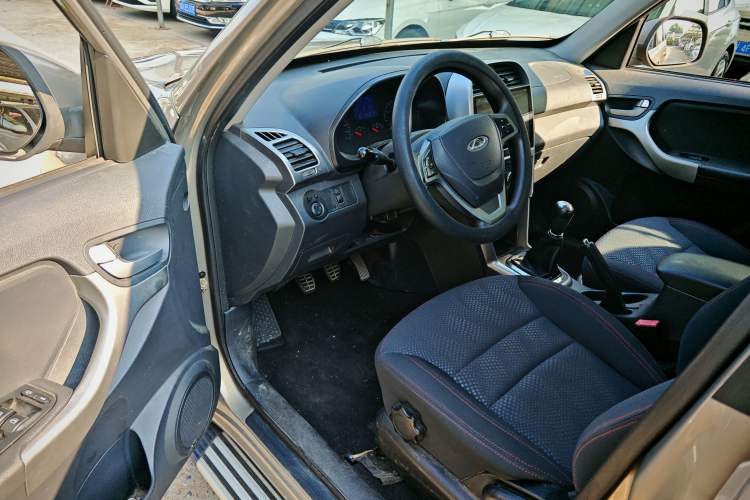 Used Chery Tiggo 3 2015 1.6L Manual Fashion Sport Edition Interior 3