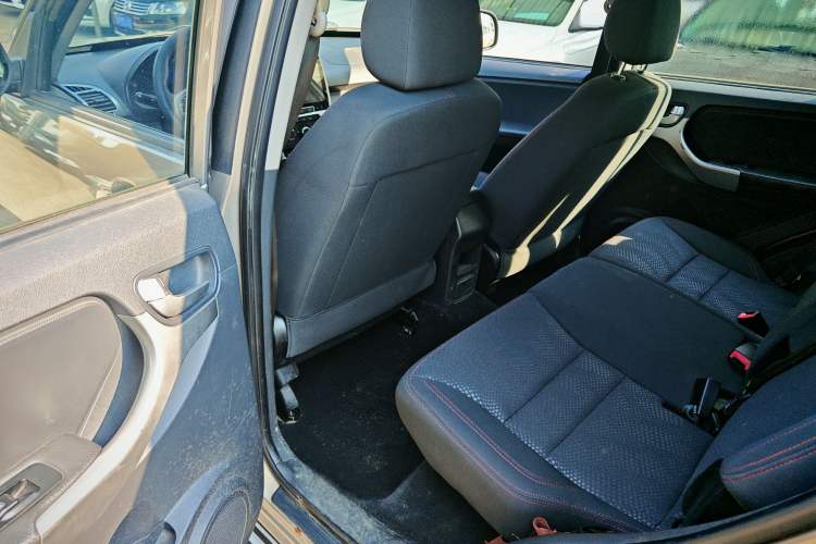 Used Chery Tiggo 3 2015 1.6L Manual Fashion Sport Edition Interior 7