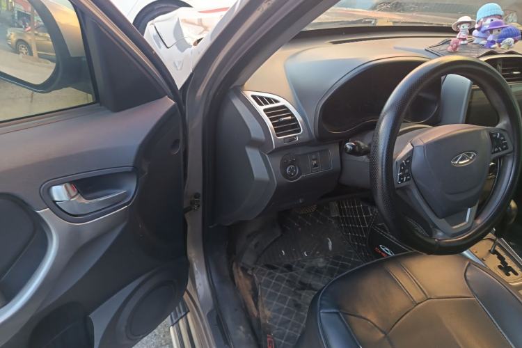 Used Chery Tiggo 3 2015 1.6L CVT Fashion Sport Edition Interior 3