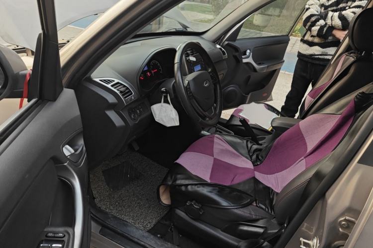 Used Chery Tiggo 3 2015 1.6L CVT ZhiShang Commemorative Edition Interior 3