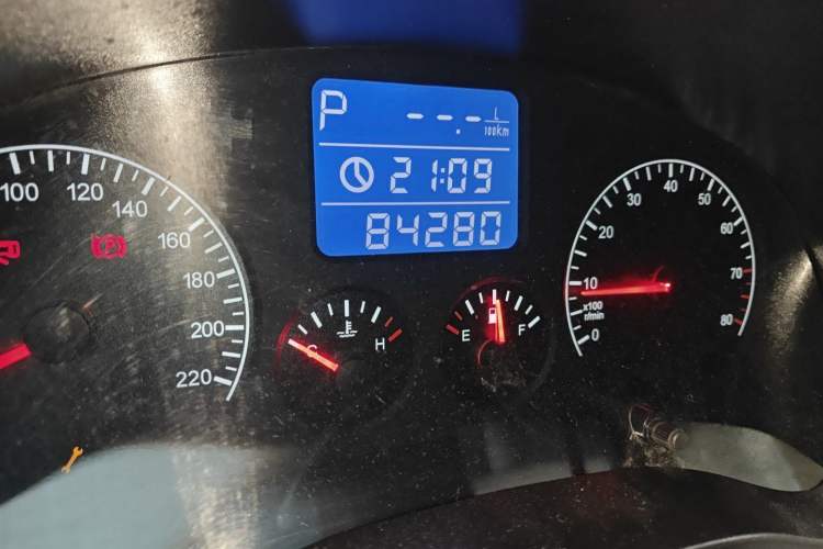 Used Chery Tiggo 3 2015 1.6L CVT ZhiShang Commemorative Edition Odometer Close Up