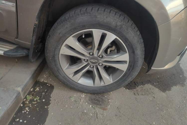 Used Chery Tiggo 3 2015 1.6L CVT ZhiShang Commemorative Edition Right Front Wheel Hub