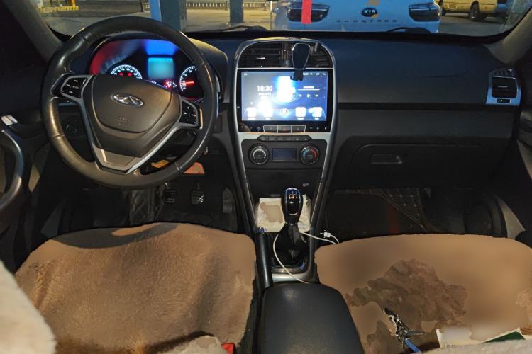 Used Chery Tiggo 3 2015 1.6L Manual Fashion Sport Edition Center Console
