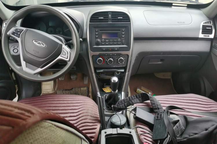 Used Chery Tiggo 3 2015 1.6L Manual Fashion Sport Edition Center Console