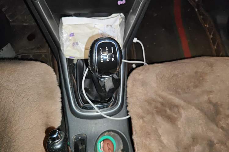 Used Chery Tiggo 3 2015 1.6L Manual Fashion Sport Edition Gear Lever
