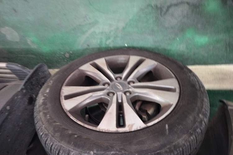 Used Chery Tiggo 3 2015 1.6L CVT ZhiShang Commemorative Edition Left Front Wheel Hub