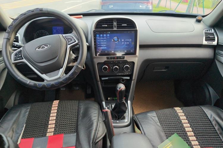 Used Chery Tiggo 3 2015 1.6L Manual Fashion Sport Edition Center Console