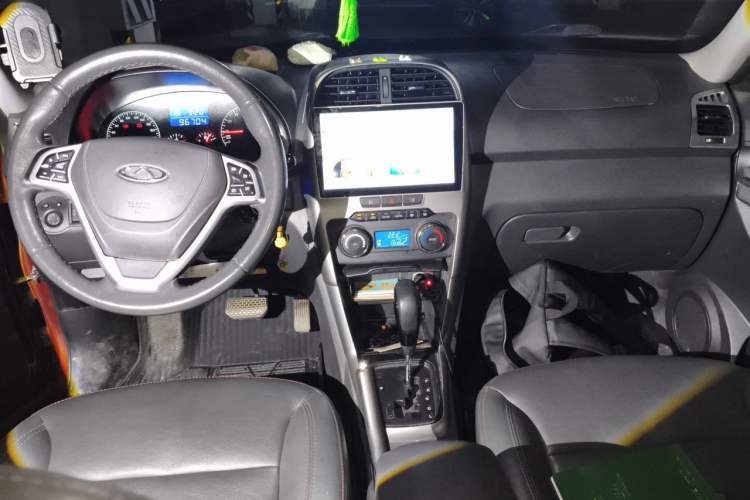 Used Chery Tiggo 3 2015 1.6L CVT ZhiShang Commemorative Edition Center Console