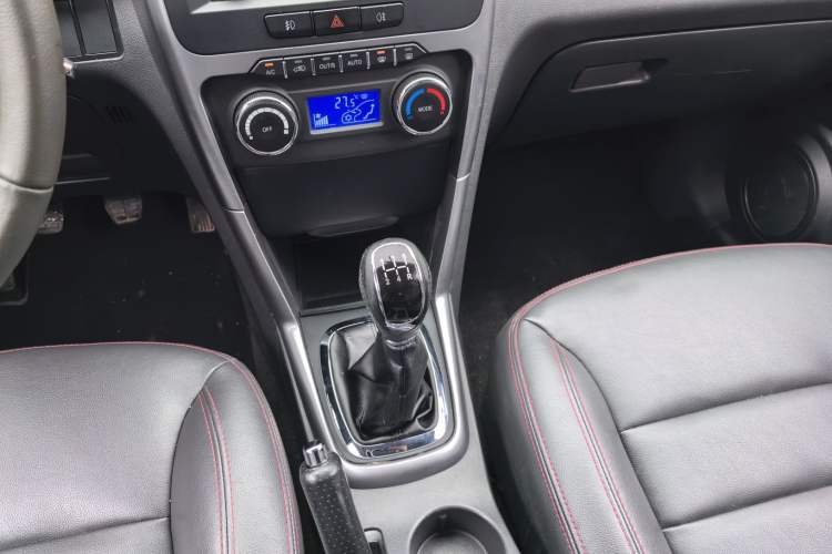 Used Chery Tiggo 3 2015 1.6L Manual Zhishang Commemorative Edition Gear Lever