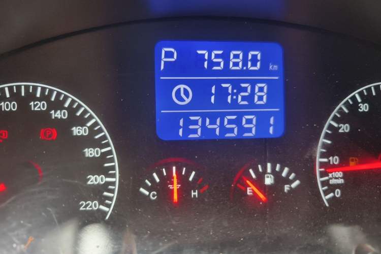 Used Chery Tiggo 3 2015 1.6L CVT ZhiShang Sport Edition Odometer Close Up