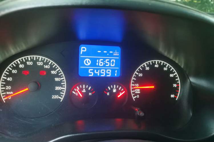 Used Chery Tiggo 3 2015 1.6L CVT ZhiShang Sport Edition Odometer Close Up