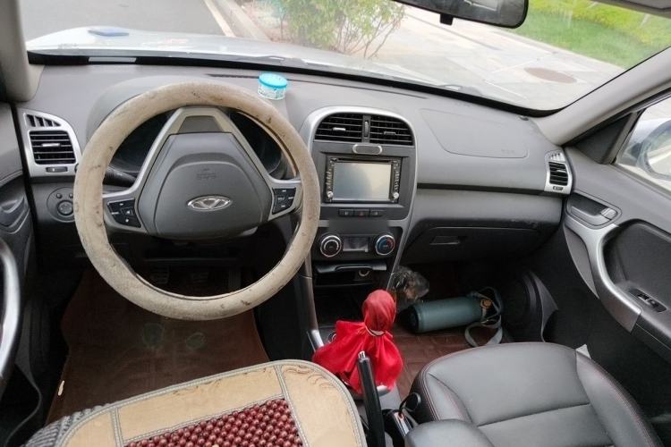 Used Chery Tiggo 3 2015 1.6L Manual Luxury Sport Edition Center Console