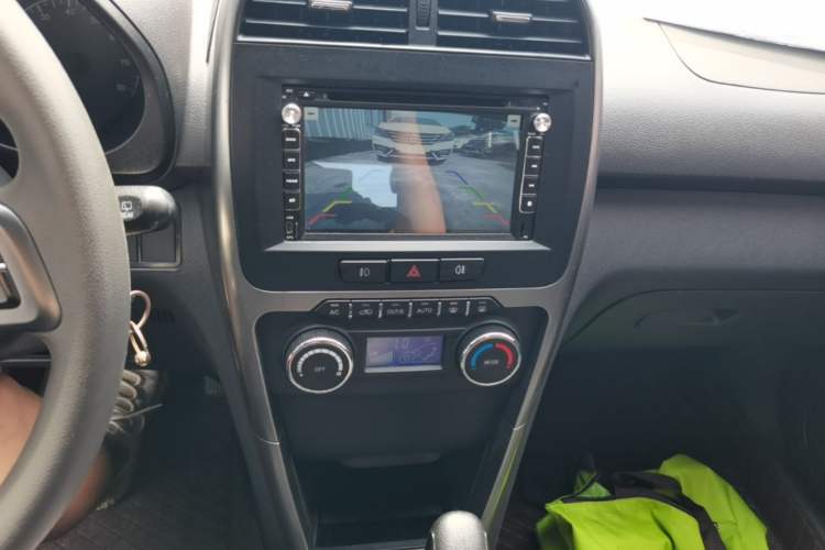 Used Chery Tiggo 3 2015 1.6L CVT ZhiShang Sport Edition Audio And AC Panel