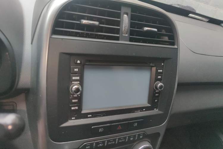 Used Chery Tiggo 3 2015 1.6L CVT ZhiShang Sport Edition Audio And AC Panel
