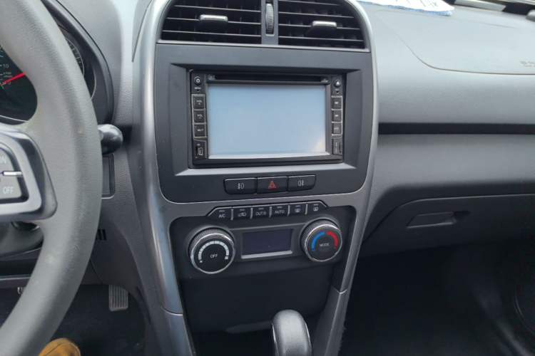 Used Chery Tiggo 3 2015 1.6L CVT ZhiShang Sport Edition Audio And AC Panel