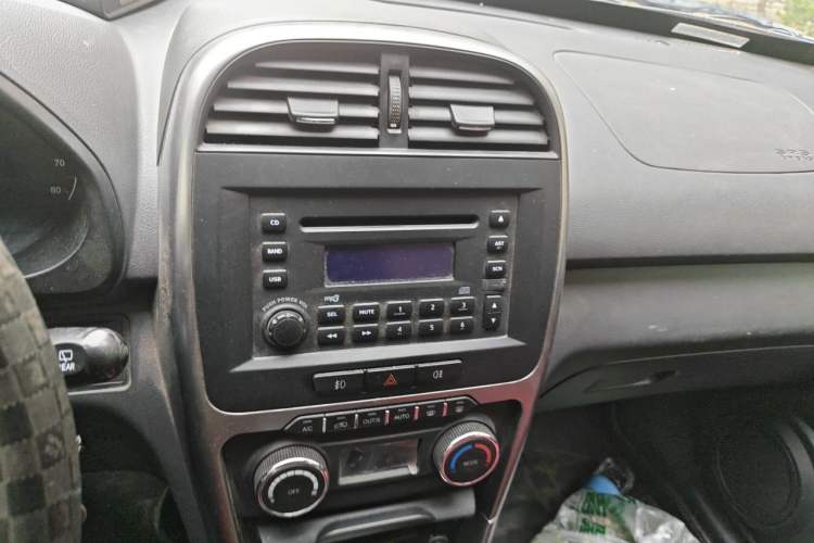 Used Chery Tiggo 3 2015 1.6L Manual Zhishang Sport Edition Audio And AC Panel