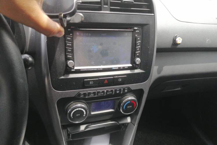 Used Chery Tiggo 3 2015 1.6L Manual Zhishang Commemorative Edition Audio And AC Panel