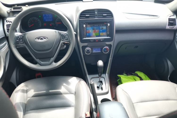 Used Chery Tiggo 3 2015 1.6L CVT ZhiShang Sport Edition Center Console