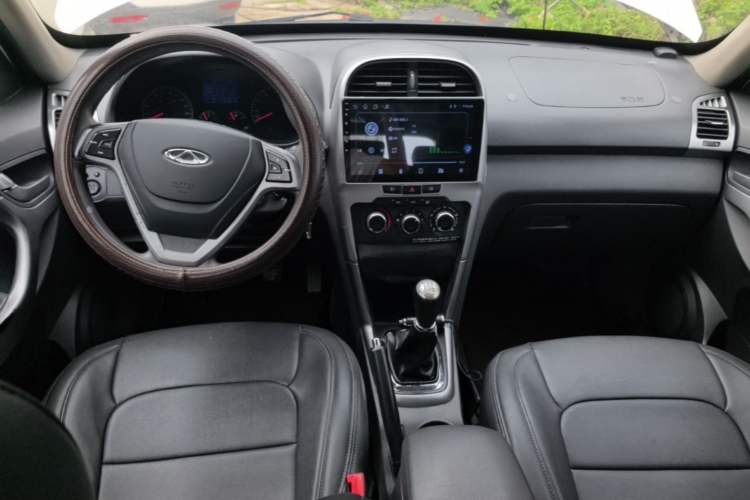 Used Chery Tiggo 3 2015 1.6L Manual Fashion Sport Edition Center Console