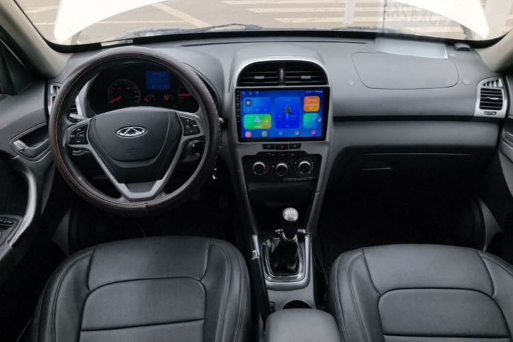 Used Chery Tiggo 3 2015 1.6L Manual Fashion Sport Edition Center Console