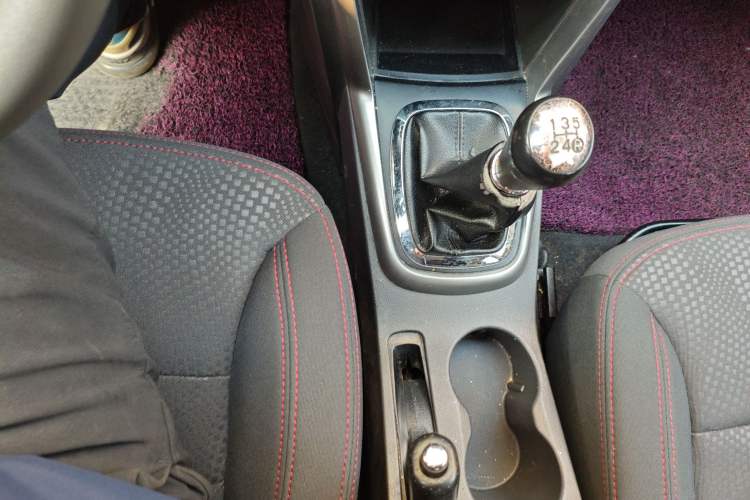 Used Chery Tiggo 3 2015 1.6L Manual Fashion Sport Edition Gear Lever