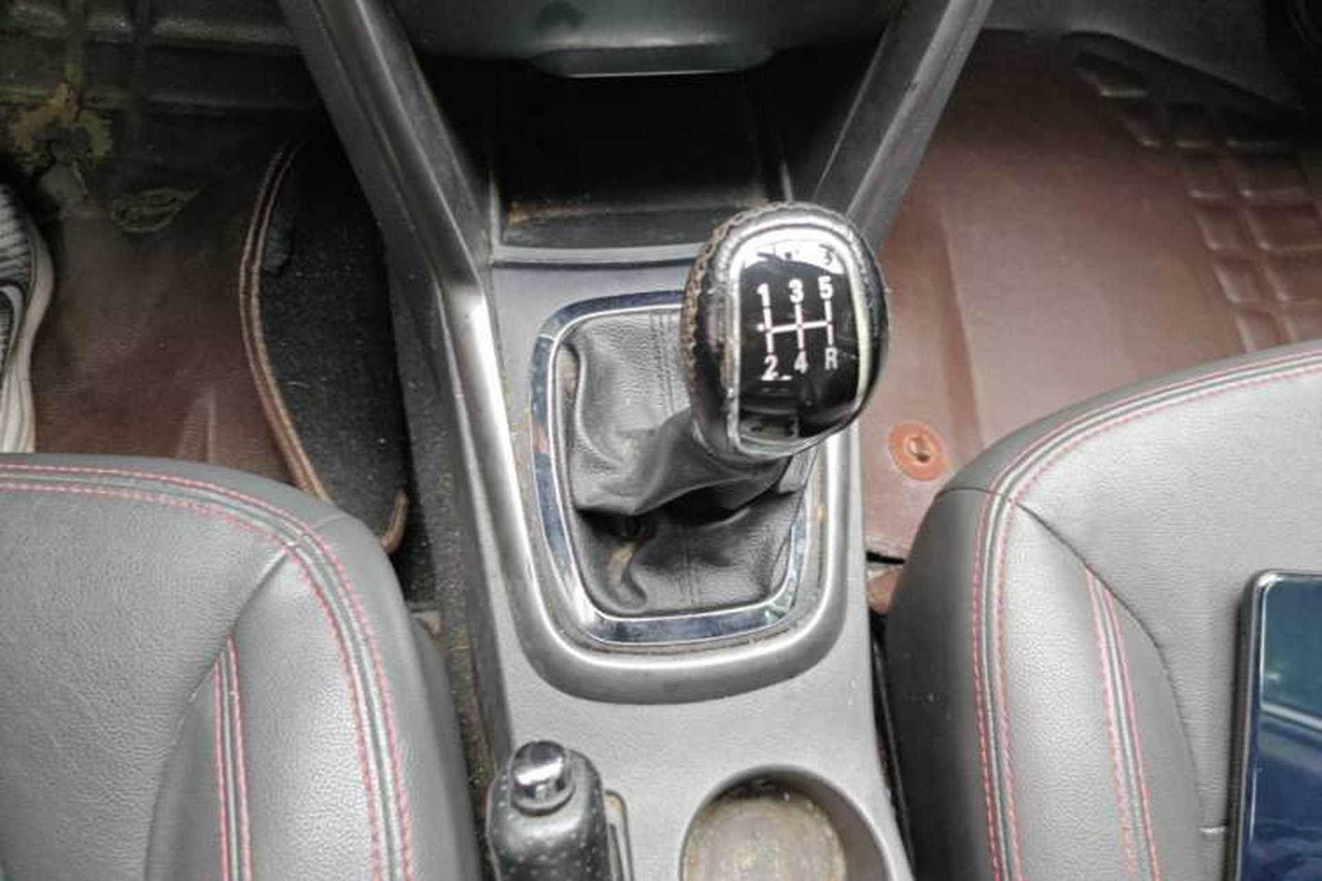 Used Chery Tiggo 3 2015 1.6L Manual Zhishang Commemorative Edition Gear Lever