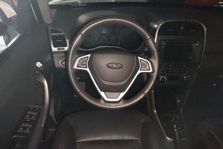 Used Chery Tiggo 3 2015 1.6L CVT ZhiShang Commemorative Edition Interior 2