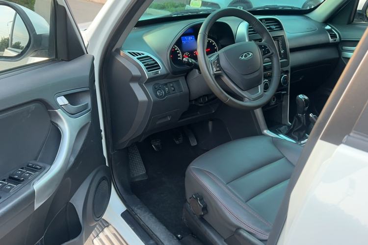 Used Chery Tiggo 3 2015 1.6L Manual Luxury Commemorative Edition Interior 2