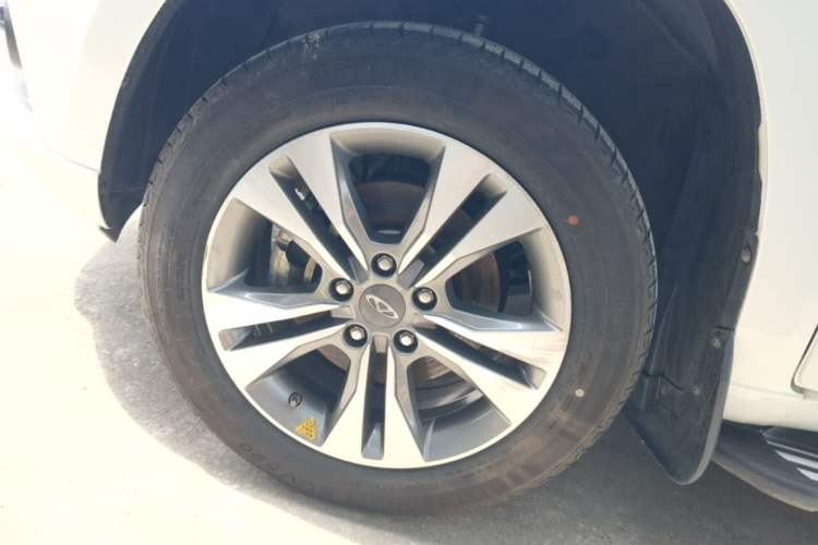 Used Chery Tiggo 3 2015 1.6L CVT ZhiShang Sport Edition Left Front Wheel Hub