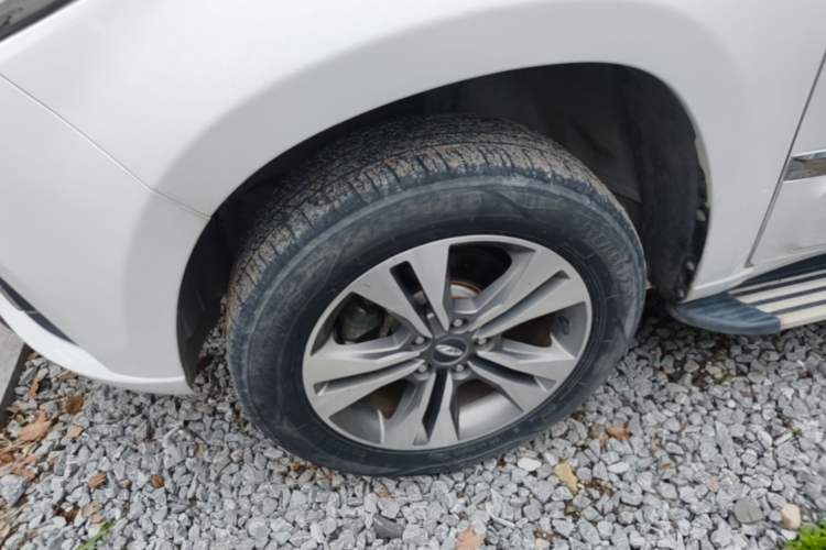 Used Chery Tiggo 3 2015 1.6L CVT ZhiShang Commemorative Edition Left Front Wheel Hub