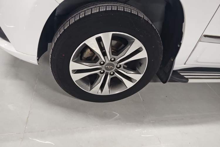 Used Chery Tiggo 3 2015 1.6L CVT ZhiShang Commemorative Edition Left Front Wheel Hub
